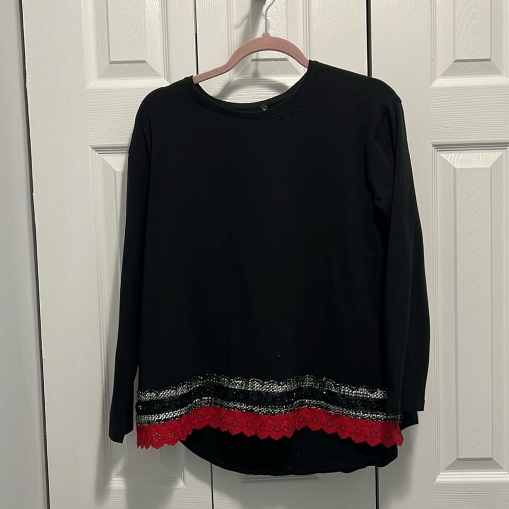 Attyre top black with fancy hem and a tiny bling by the neck   XL $15
